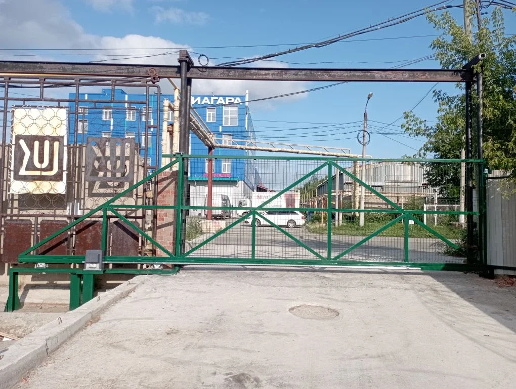 Откатные ворота на промышленном предприятии