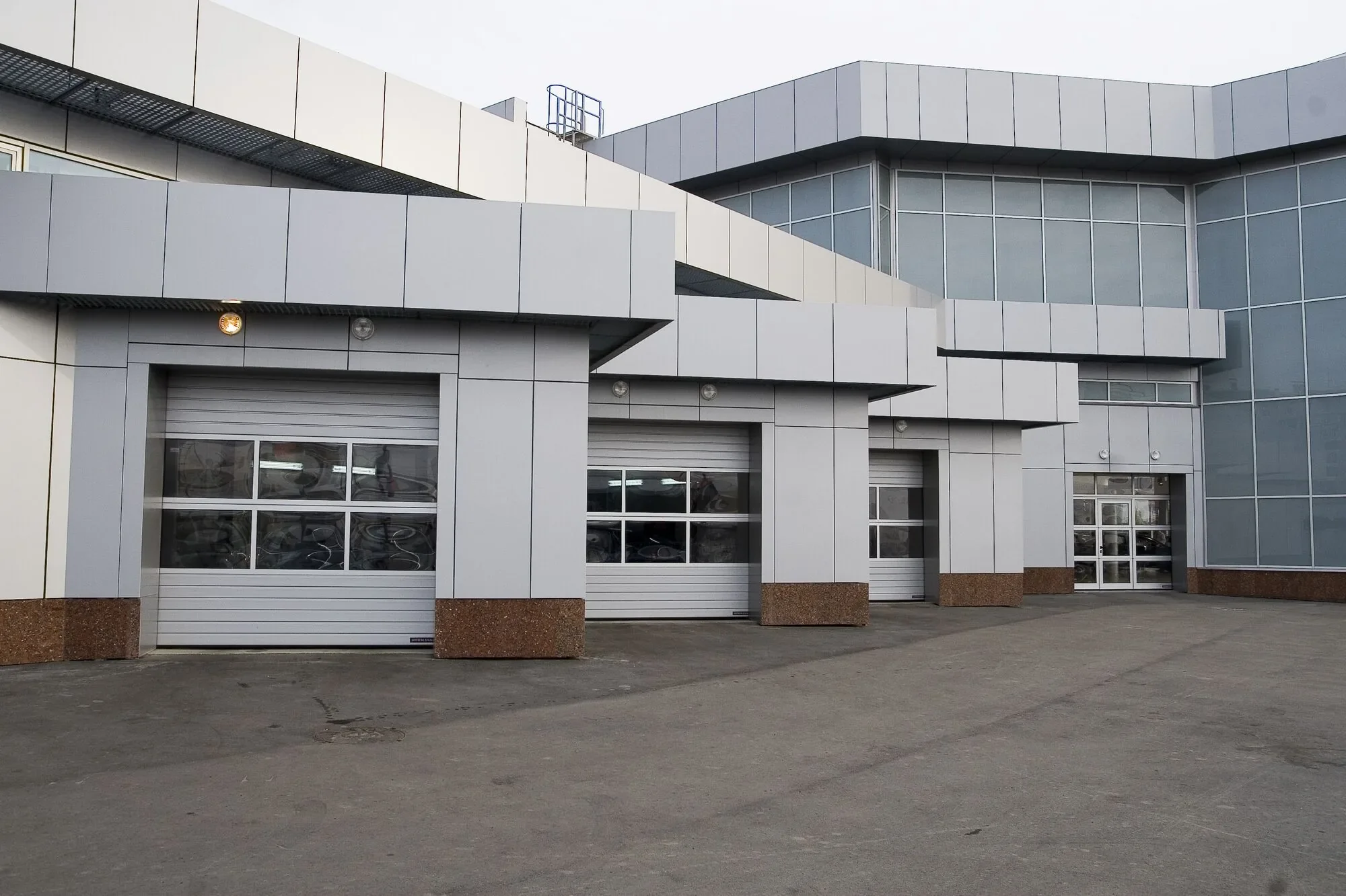 Автоматические ворота для автосервиса